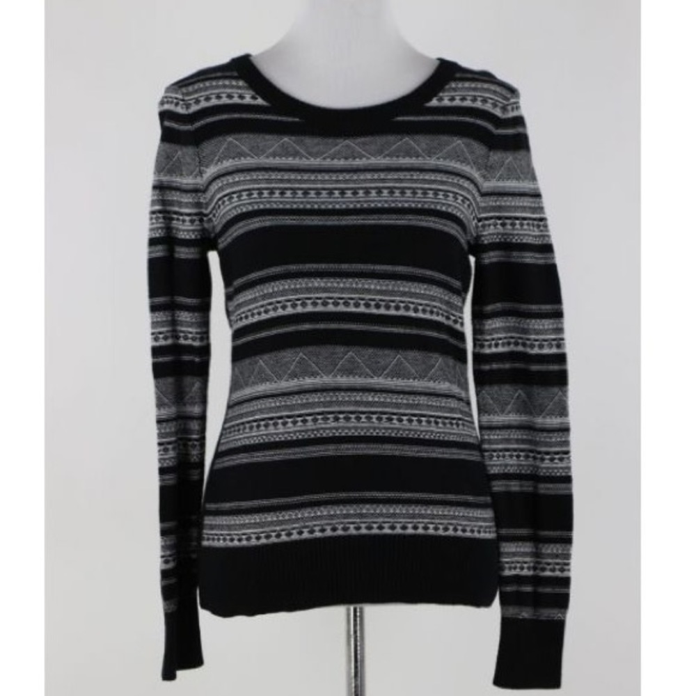 Black and white geometric print knit sweater